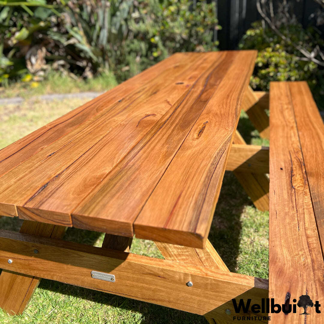 outdoor hardwood picnic table