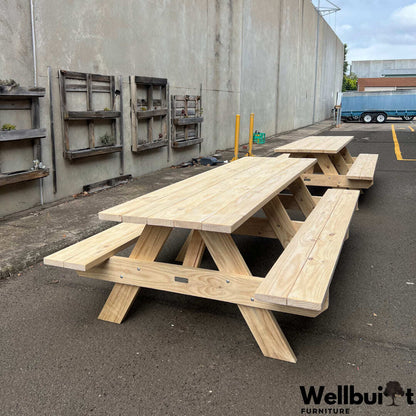 Solid park picnic table