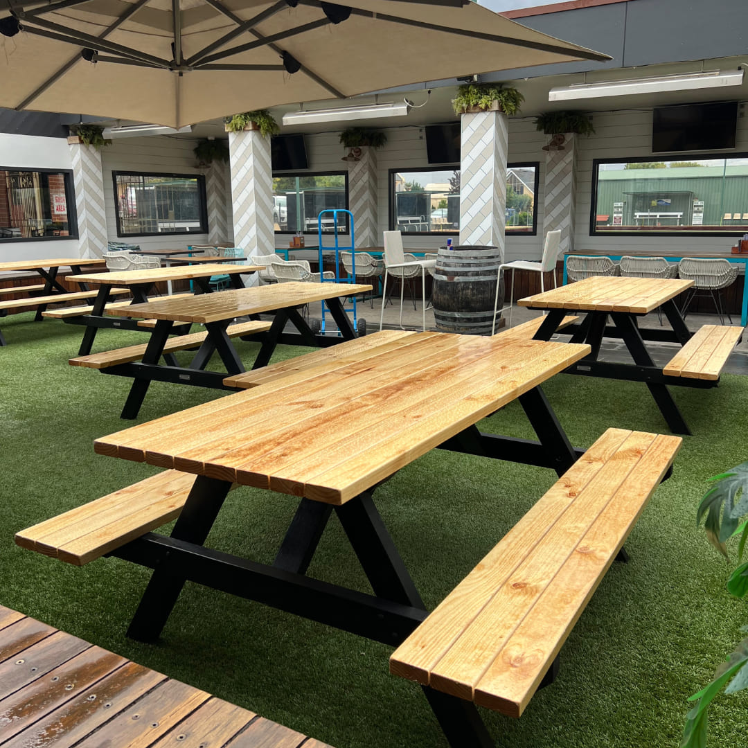 highland society large picnic table