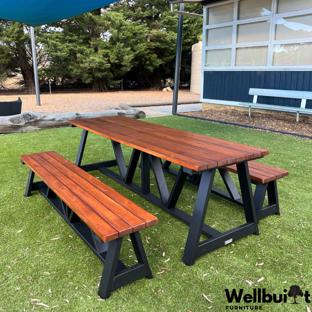 Outdoor table and chairs